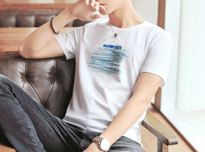 Moderna muška majica s aplikacijama i ovalnim izrezom - više boja