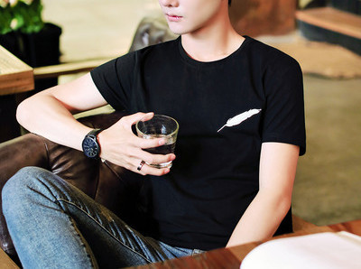 Moderna muška majica s aplikacijama i ovalnim izrezom - više boja