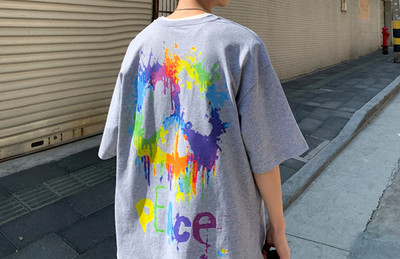 Ανδρικό φαρδύά μπλουζάκι με χρωματιστό απλικέ και 3/4 μανίκια