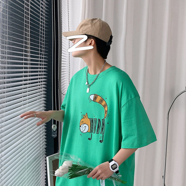 Tricou barbatesc model larg cu aplicatie