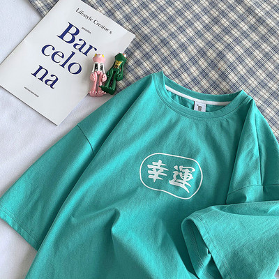 Tricou barbatesc model larg cu decolteu oval si imprimeu