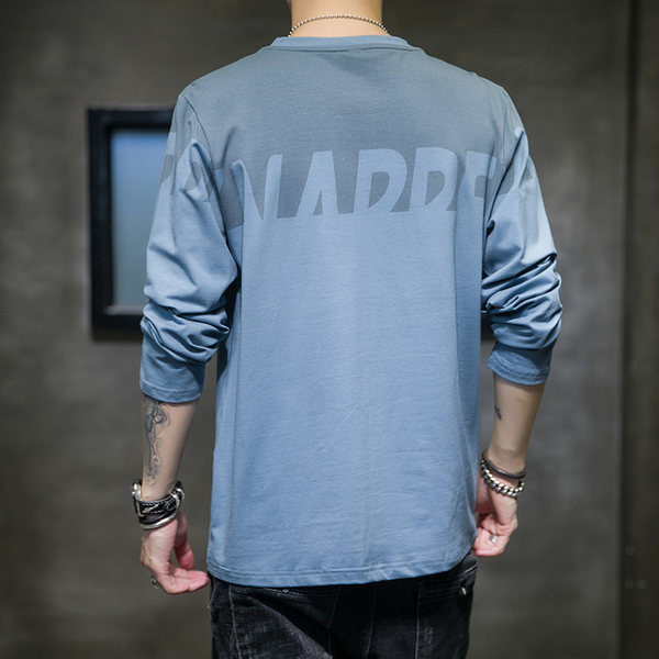 Tricou pentru bărbați cu mâneci lungi și decolteu oval