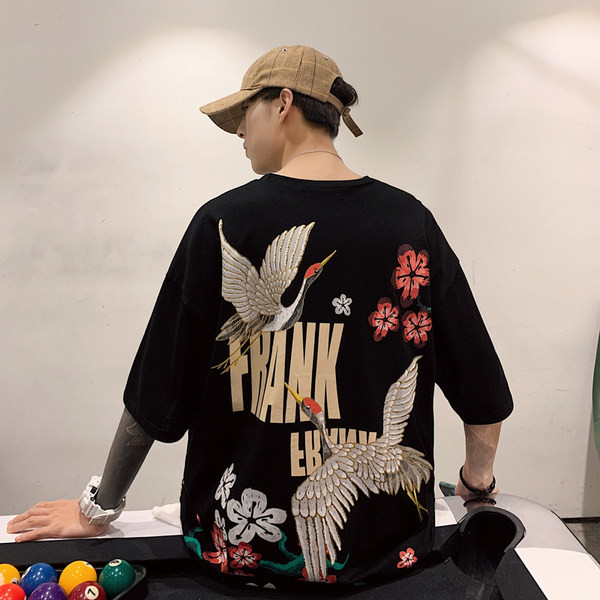 Tricou model larg cu maneci 3/4 si aplicatie pe spate