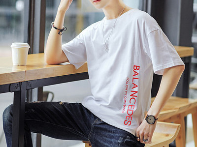 Tricou casual pentru bărbați cu imprimeu inscripționat și decolteu rotund