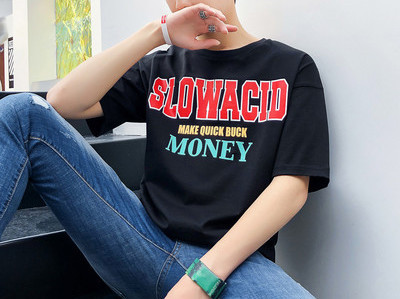 Tricou casual pentru bărbați cu imprimeu inscripționat și decolteu rotund