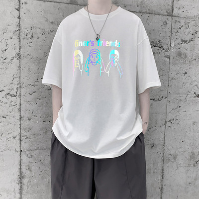 Bluză bărbătească cu decolteu rotund și aplicație colorată