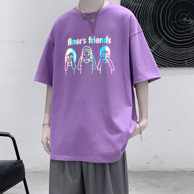 Bluză bărbătească cu decolteu rotund și aplicație colorată