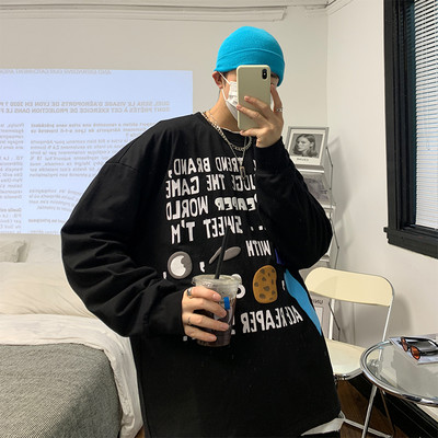 Bluză bărbătească cu model de culoare și inscripții în două culori