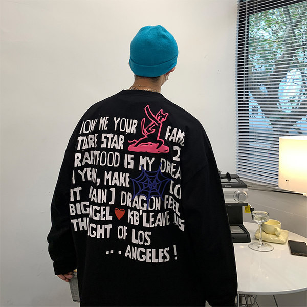 Bluză bărbătească cu model de culoare și inscripții în două culori