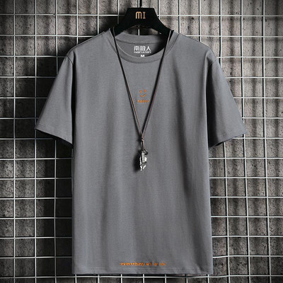 Tricou barbatesc model nou cu aplicatie si maneci scurte