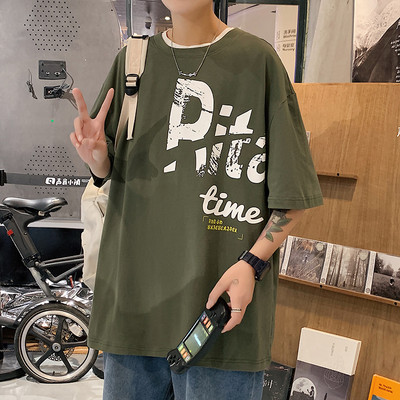 Tricou barbatesc cu decolteu rotund si imprimeu - model larg