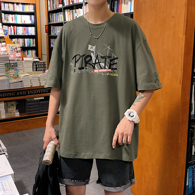 Tricou barbatesc cu decolteu rotund si imprimeu - model larg