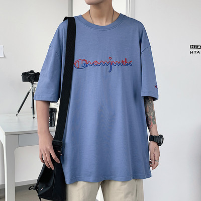 Tricou barbatesc cu decolteu rotund si imprimeu - model larg