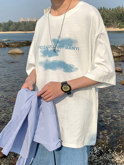 Tricou lat de vară cu o inscripție