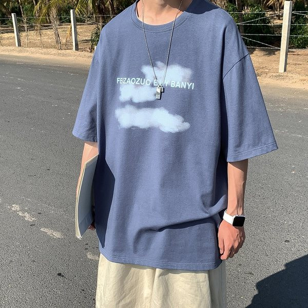 Tricou lat de vară cu o inscripție