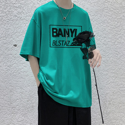 Plataus modelio vyriški laisvalaikio marškinėliai su aplikacijomis