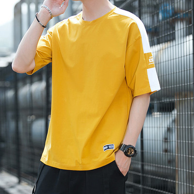 Tricou modern pentru bărbați cu mâneci 3/4 și emblemă