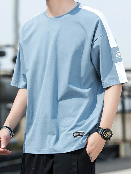 Tricou modern pentru bărbați cu mâneci 3/4 și emblemă