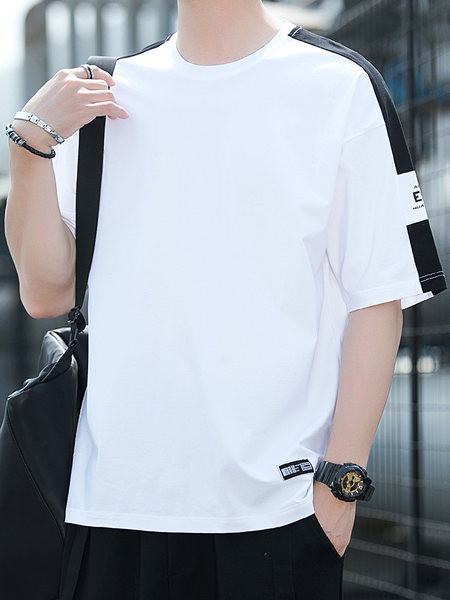 Tricou modern pentru bărbați cu mâneci 3/4 și emblemă