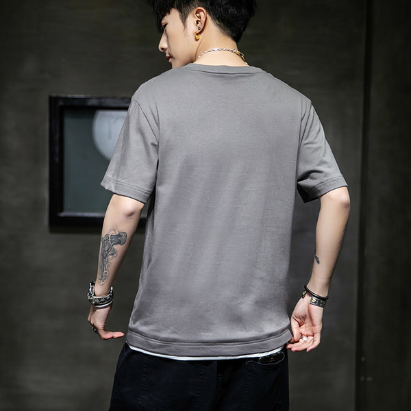 Tricou bărbătesc cu decolteu oval și inscripție - mai multe modele