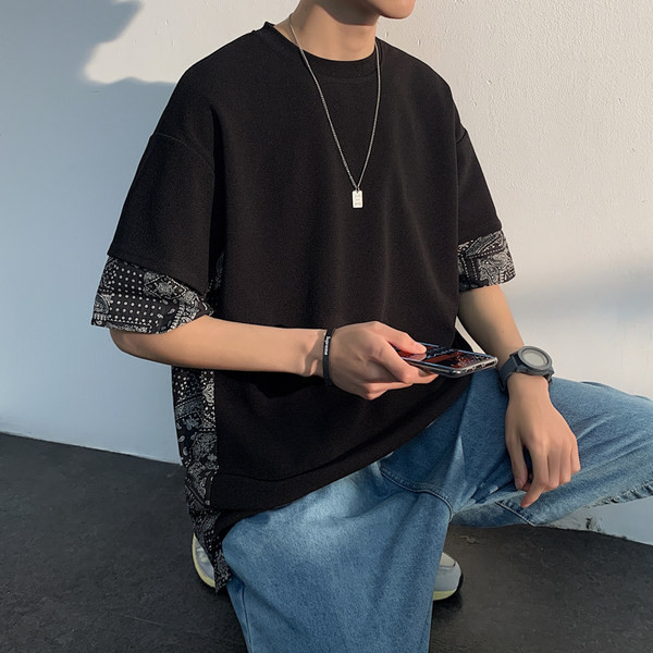 Tricou barbatesc model gratuit cu decolteu rotund si maneci scurte