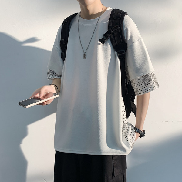 Tricou barbatesc model gratuit cu decolteu rotund si maneci scurte