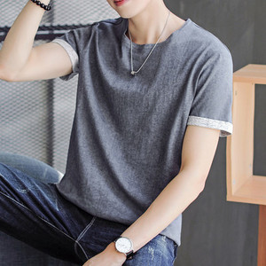 Ανδρικό μπλουζάκι με οβάλ λαιμόκοψη και κοντά μανίκια - κλασικό μοντέλο