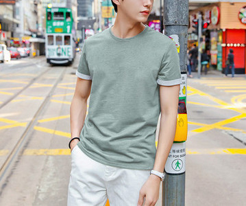 Ανδρικό μπλουζάκι με οβάλ λαιμόκοψη και κοντά μανίκια - κλασικό μοντέλο