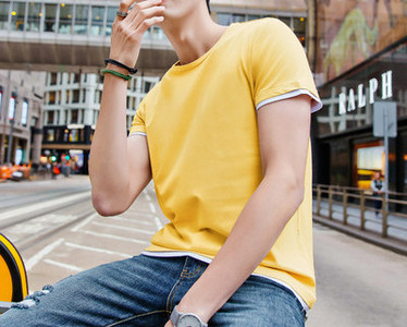 Ανδρικό μπλουζάκι με οβάλ λαιμόκοψη και κοντά μανίκια - κλασικό μοντέλο