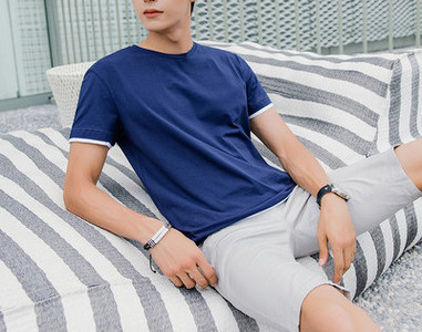 Ανδρικό μπλουζάκι με οβάλ λαιμόκοψη και κοντά μανίκια - κλασικό μοντέλο