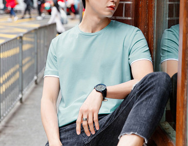 Ανδρικό μπλουζάκι με οβάλ λαιμόκοψη και κοντά μανίκια - κλασικό μοντέλο