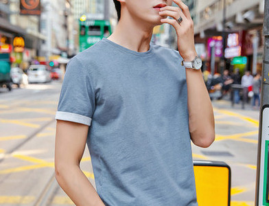 Ανδρικό μπλουζάκι με οβάλ λαιμόκοψη και κοντά μανίκια - κλασικό μοντέλο