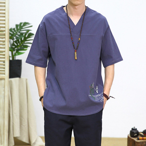 Bluză bărbătească cu mâneci scurte și decolteu spitz