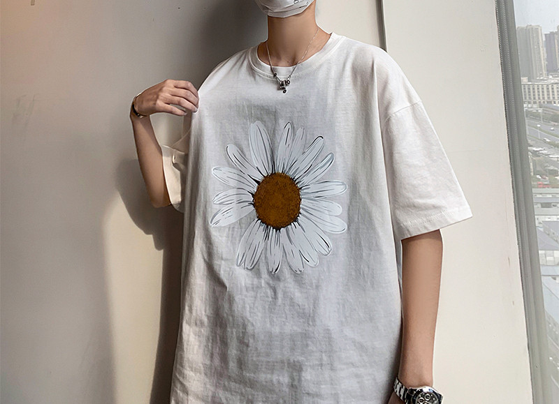 Novi model ljetne majice s aplikacijom tratinčica