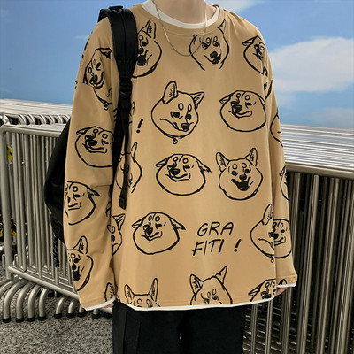 Tricou larg pentru bărbați cu decolteu oval și aplicație