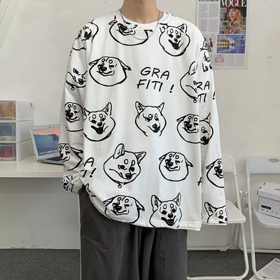 Tricou larg pentru bărbați cu decolteu oval și aplicație