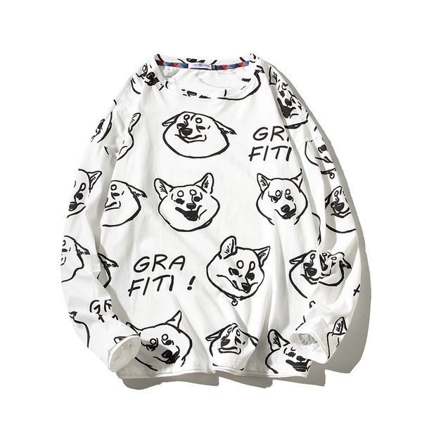 Tricou larg pentru bărbați cu decolteu oval și aplicație