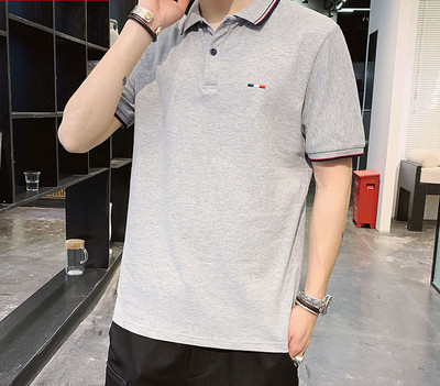 Ανδρικό μπλουζάκι με κλασικό κολάρο και κοντά μανίκια