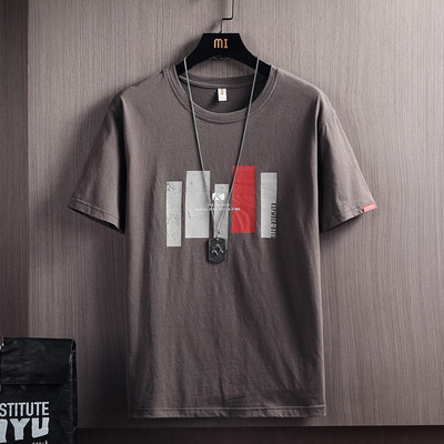 Tricou pentru bărbați cu decolteu rotund și aplicație colorată