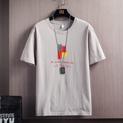 Tricou pentru bărbați cu decolteu rotund și aplicație colorată