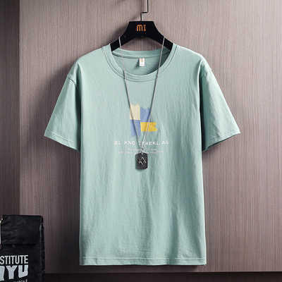 Tricou pentru bărbați cu decolteu rotund și aplicație colorată