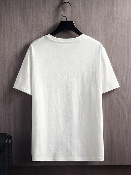 Tricou pentru bărbați cu decolteu rotund și aplicație colorată