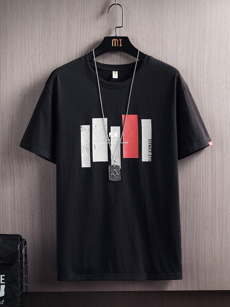 Tricou pentru bărbați cu decolteu rotund și aplicație colorată