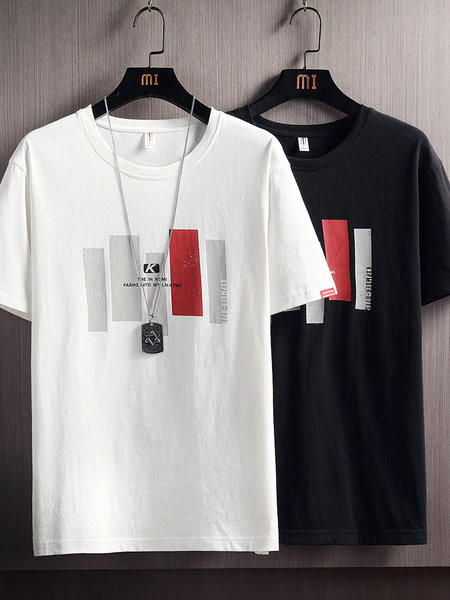 Tricou pentru bărbați cu decolteu rotund și aplicație colorată