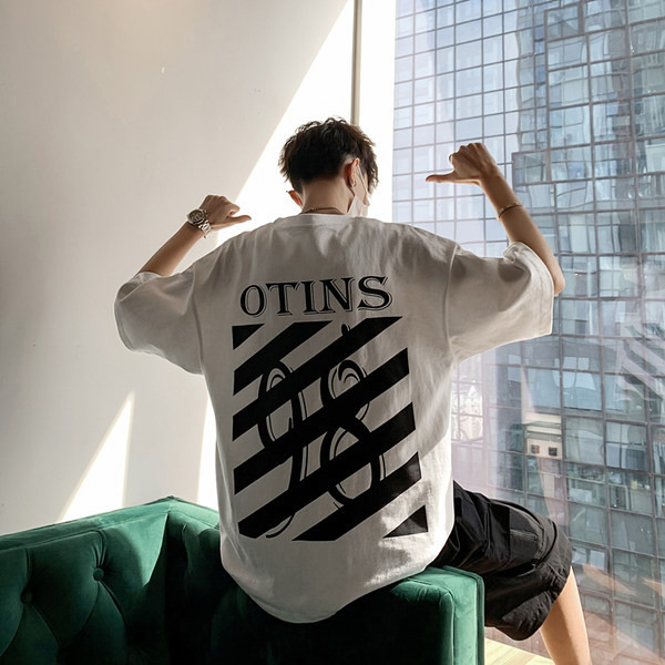 Ανδρικό μπλουζάκι με κοντά μανίκια και οβάλ λαιμόκοψη σε τέσσερα χρώματα