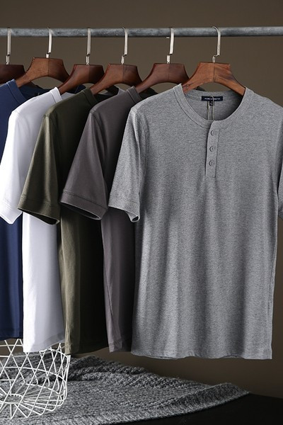 Tricou pentru bărbați cu mâneci scurte și nasturi