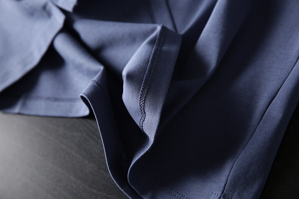 Tricou barbatesc monocolor cu decolteu rotund