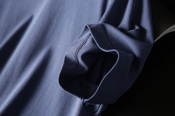 Tricou barbatesc monocolor cu decolteu rotund