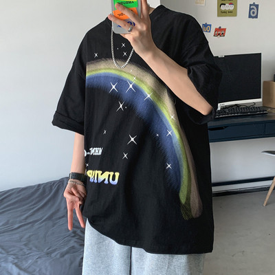 Tricou larg pentru bărbați cu model colorat și mâneci scurte