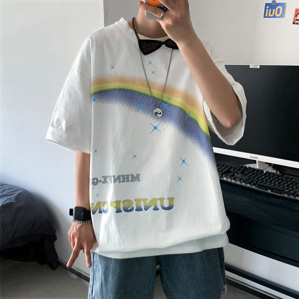 Tricou larg pentru bărbați cu model colorat și mâneci scurte